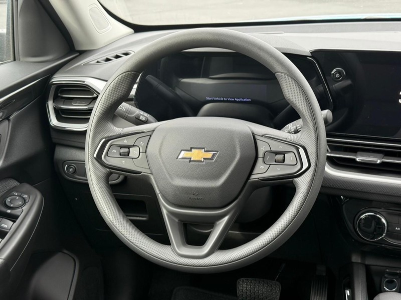 Chevrolet Trailblazer Vehicle Full-screen Gallery Image 8