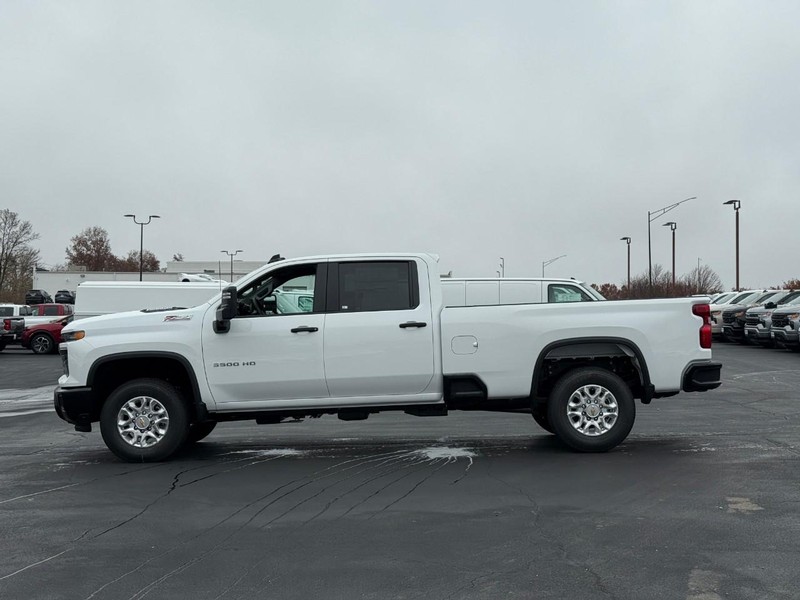 Chevrolet Silverado 3500HD Vehicle Full-screen Gallery Image 2