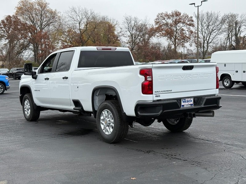 Chevrolet Silverado 3500HD Vehicle Full-screen Gallery Image 3