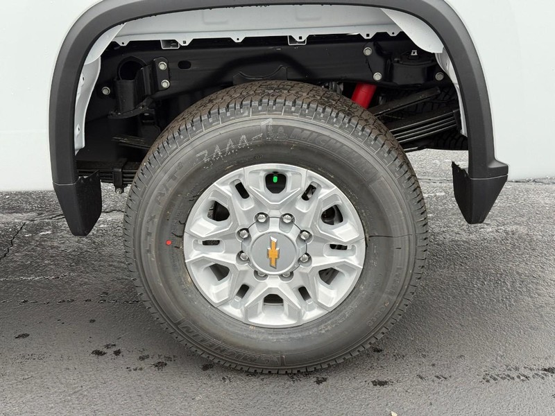 Chevrolet Silverado 3500HD Vehicle Full-screen Gallery Image 4