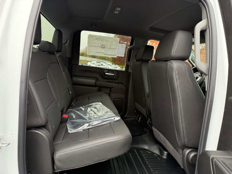 Chevrolet Silverado 3500HD Vehicle Full-screen Gallery Image 5