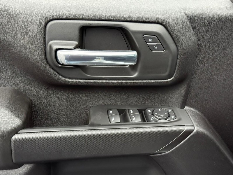 Chevrolet Silverado 3500HD Vehicle Full-screen Gallery Image 6