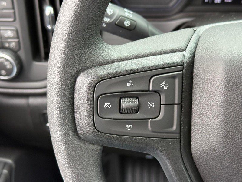 Chevrolet Silverado 3500HD Vehicle Full-screen Gallery Image 8