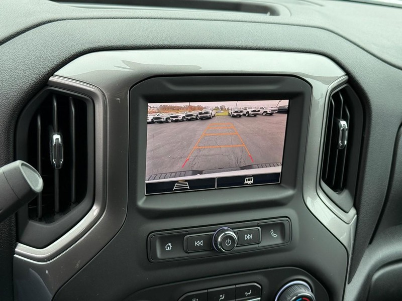 Chevrolet Silverado 3500HD Vehicle Full-screen Gallery Image 9