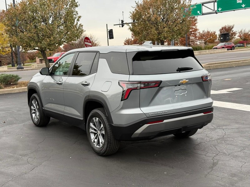 Chevrolet Equinox Vehicle Full-screen Gallery Image 3