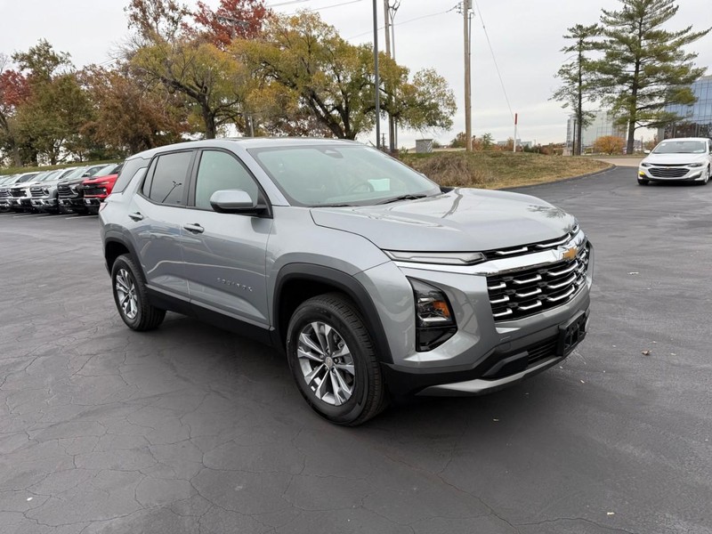 Chevrolet Equinox Vehicle Full-screen Gallery Image 9