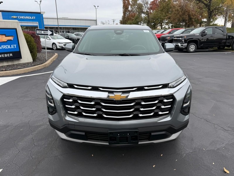 Chevrolet Equinox Vehicle Full-screen Gallery Image 10