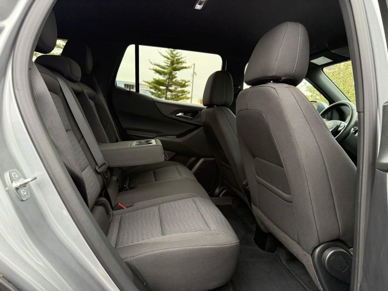 Chevrolet Equinox Vehicle Full-screen Gallery Image 11