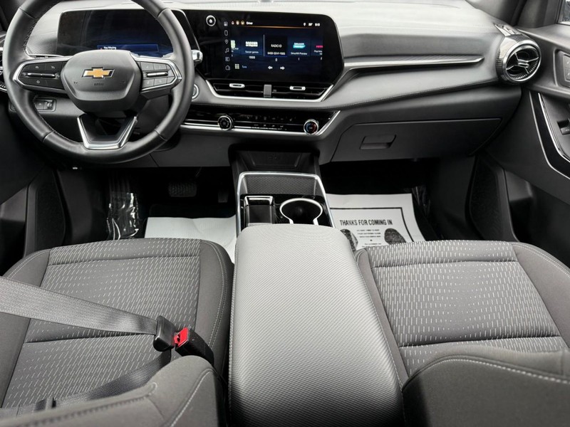 Chevrolet Equinox Vehicle Full-screen Gallery Image 12