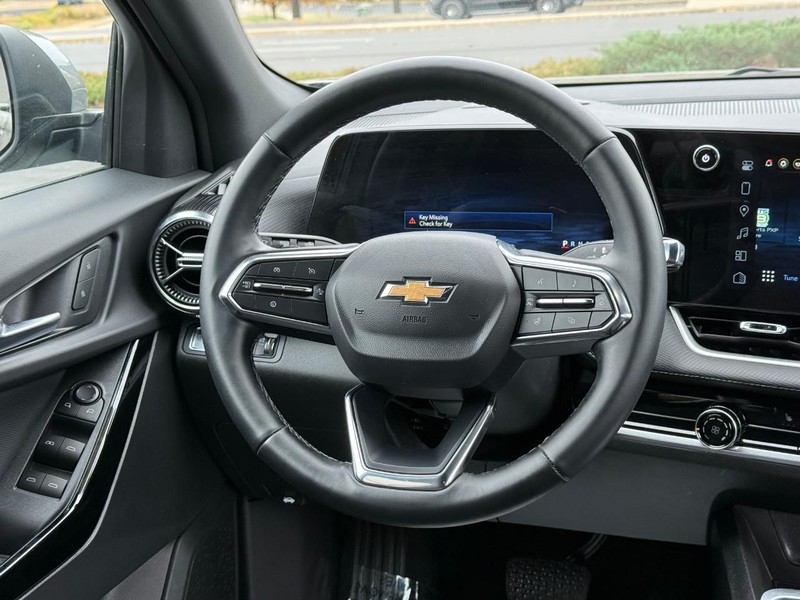 Chevrolet Equinox Vehicle Full-screen Gallery Image 13