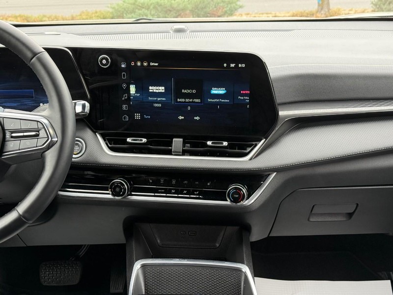 Chevrolet Equinox Vehicle Full-screen Gallery Image 14