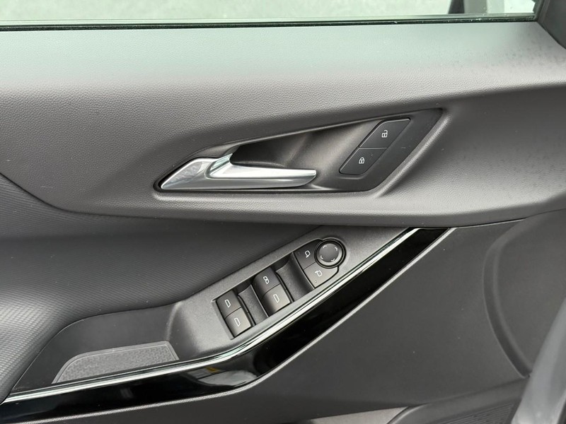 Chevrolet Equinox Vehicle Full-screen Gallery Image 16