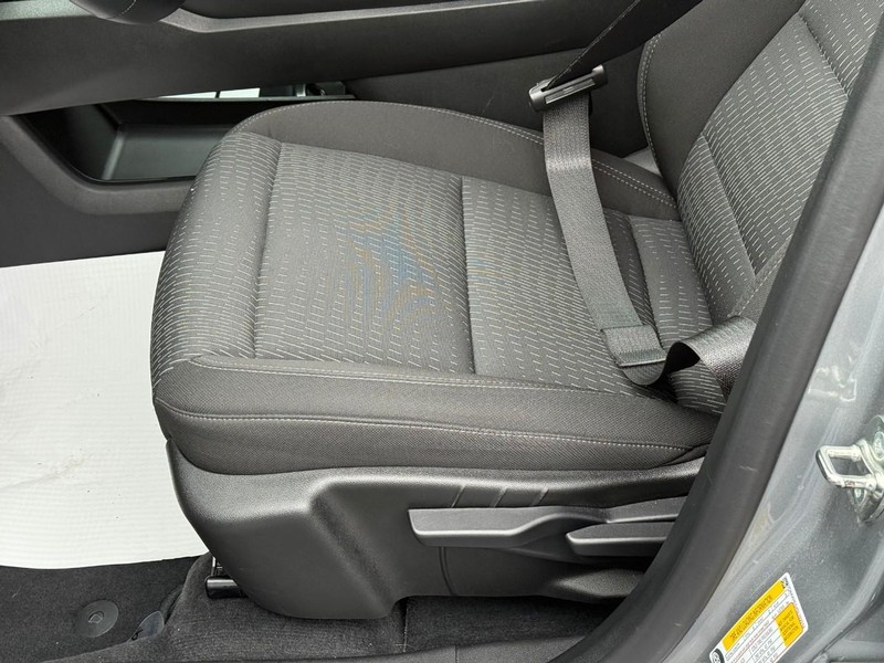 Chevrolet Equinox Vehicle Full-screen Gallery Image 17