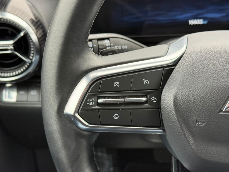 Chevrolet Equinox Vehicle Full-screen Gallery Image 18