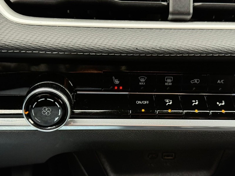 Chevrolet Equinox Vehicle Full-screen Gallery Image 21