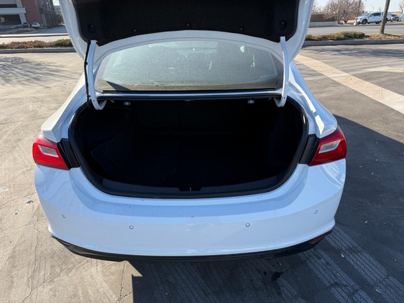 Chevrolet Malibu Vehicle Full-screen Gallery Image 6