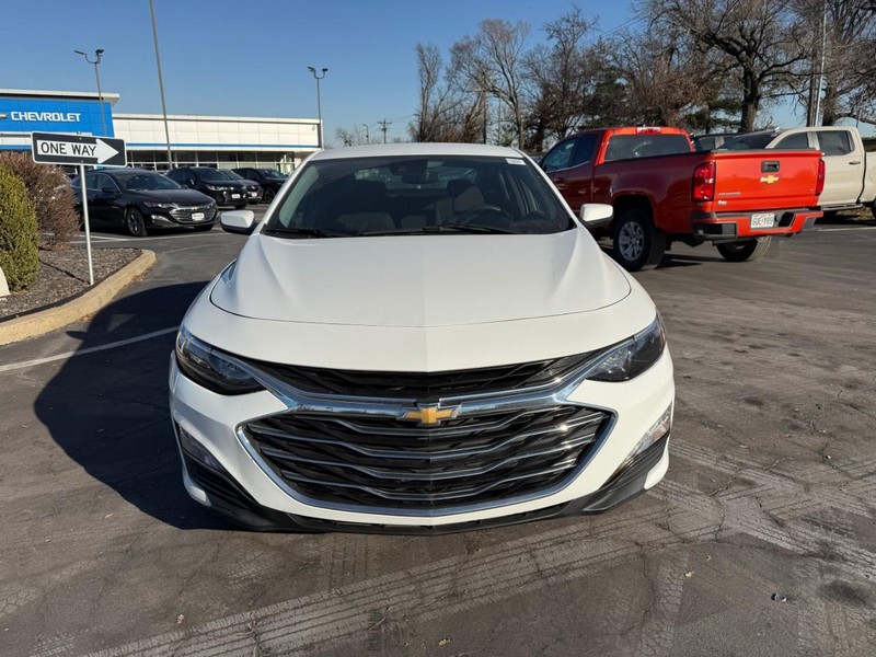 Chevrolet Malibu Vehicle Full-screen Gallery Image 8