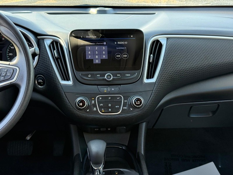 Chevrolet Malibu Vehicle Full-screen Gallery Image 12