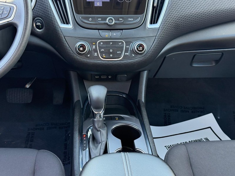 Chevrolet Malibu Vehicle Full-screen Gallery Image 13