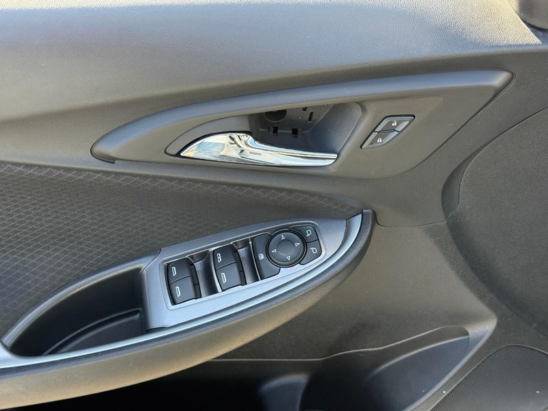 Chevrolet Malibu Vehicle Full-screen Gallery Image 14