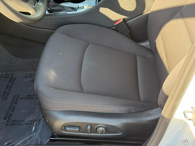 Chevrolet Malibu Vehicle Full-screen Gallery Image 16