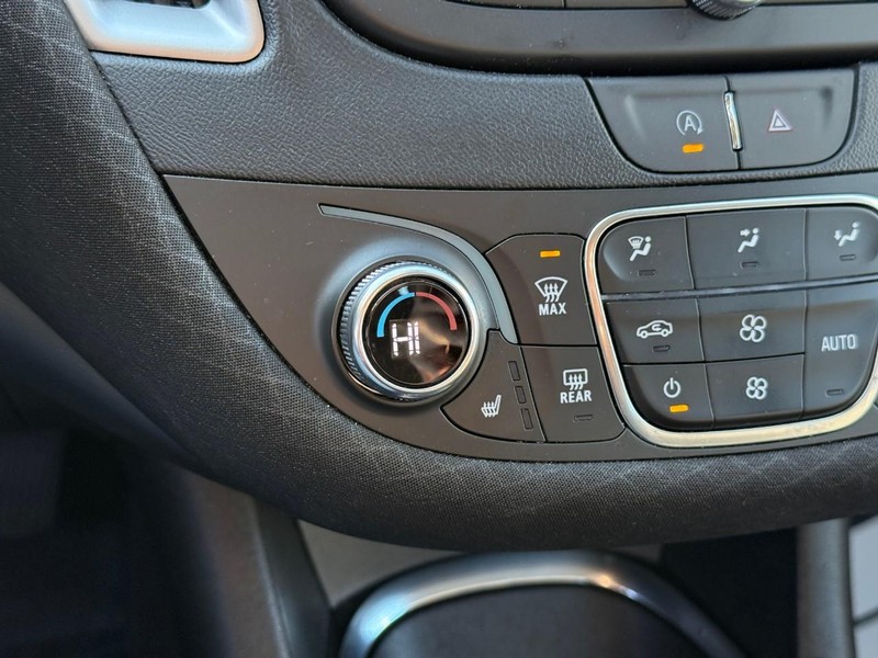 Chevrolet Malibu Vehicle Full-screen Gallery Image 22