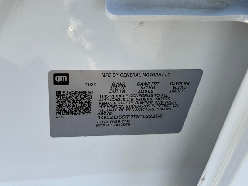 Chevrolet Malibu Vehicle Full-screen Gallery Image 24