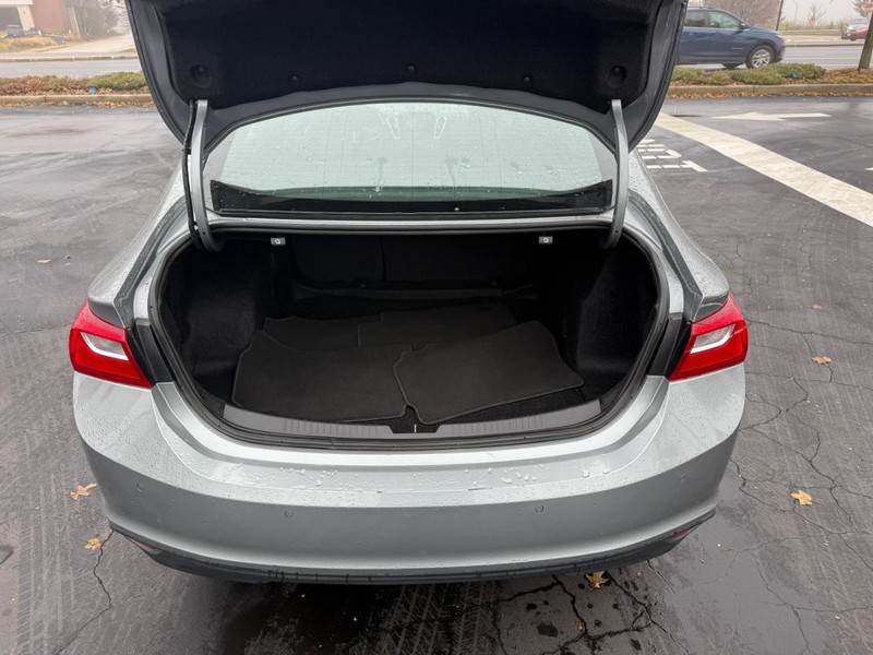 Chevrolet Malibu Vehicle Full-screen Gallery Image 5