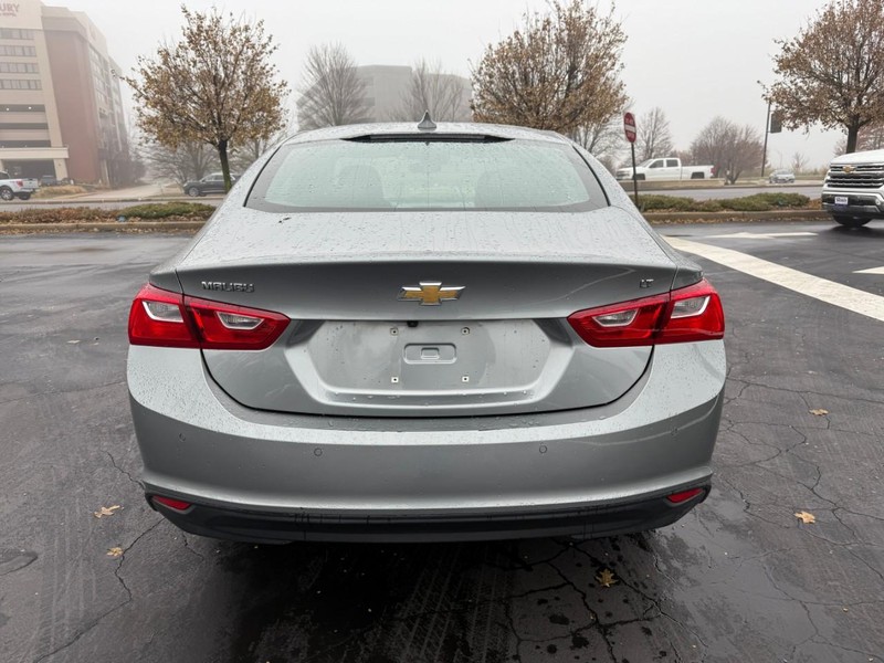 Chevrolet Malibu Vehicle Full-screen Gallery Image 6