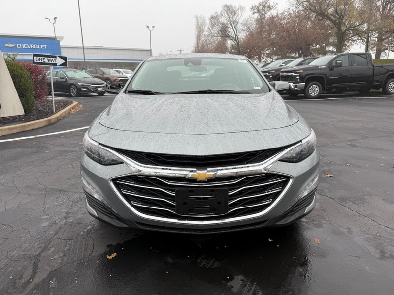 Chevrolet Malibu Vehicle Full-screen Gallery Image 9