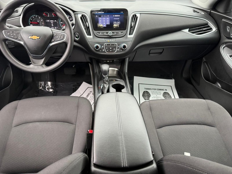 Chevrolet Malibu Vehicle Full-screen Gallery Image 11