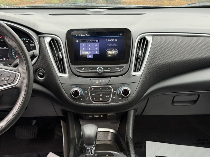 Chevrolet Malibu Vehicle Full-screen Gallery Image 13