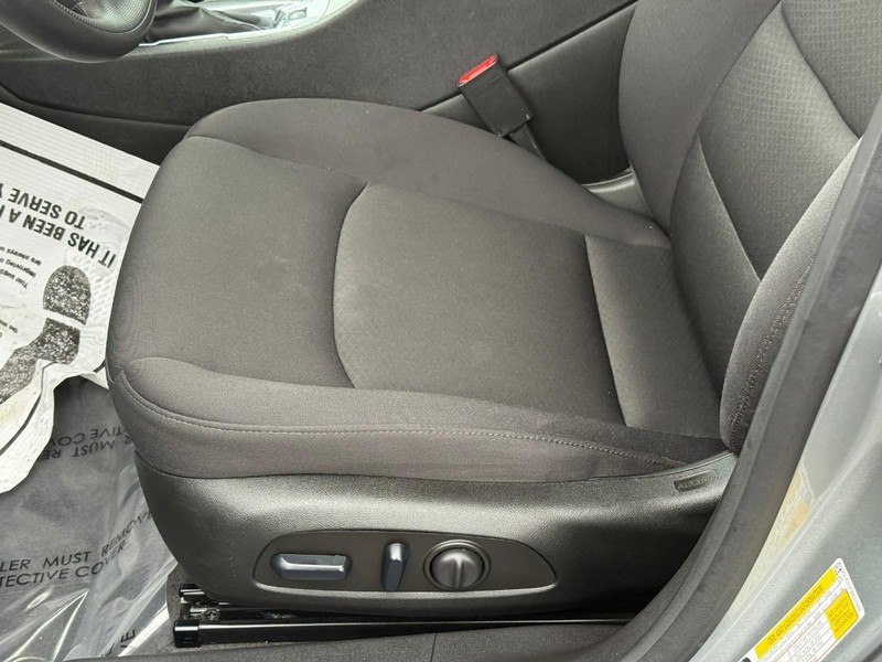 Chevrolet Malibu Vehicle Full-screen Gallery Image 16