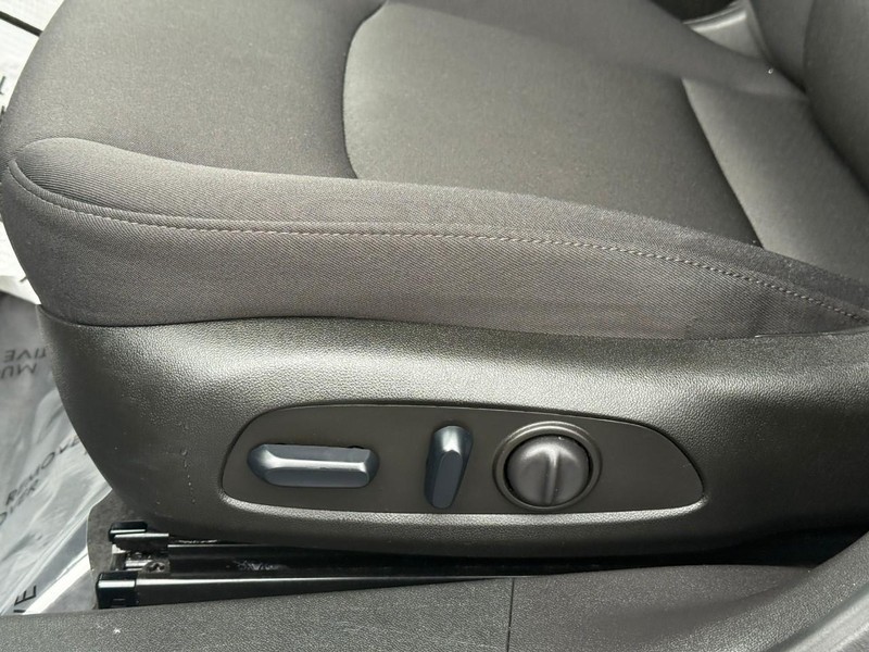 Chevrolet Malibu Vehicle Full-screen Gallery Image 17