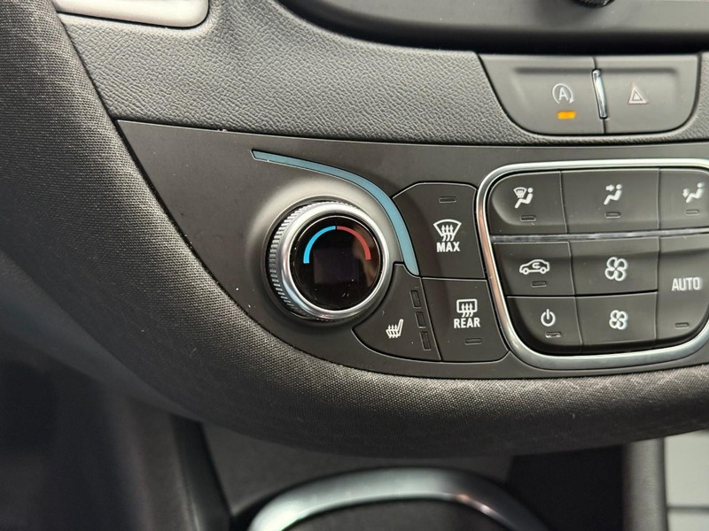 Chevrolet Malibu Vehicle Full-screen Gallery Image 22