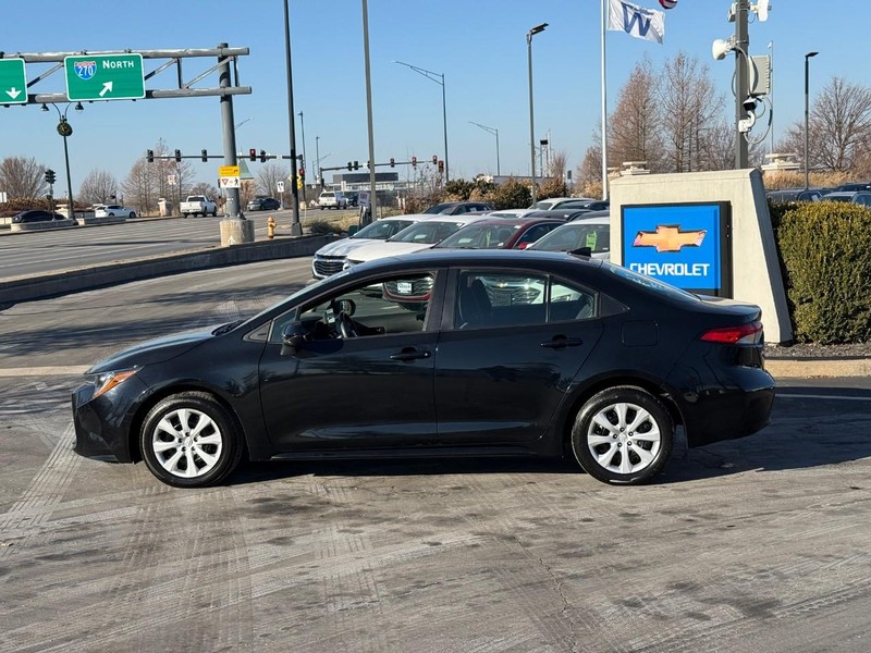 Toyota Corolla Vehicle Full-screen Gallery Image 2