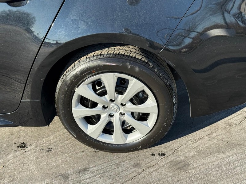 Toyota Corolla Vehicle Full-screen Gallery Image 4