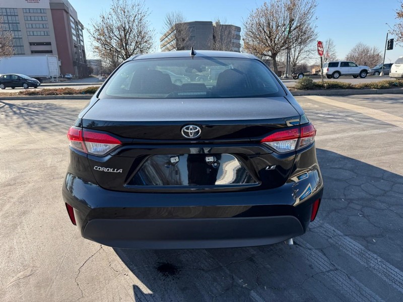 Toyota Corolla Vehicle Full-screen Gallery Image 6