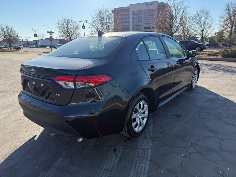 Toyota Corolla Vehicle Full-screen Gallery Image 7