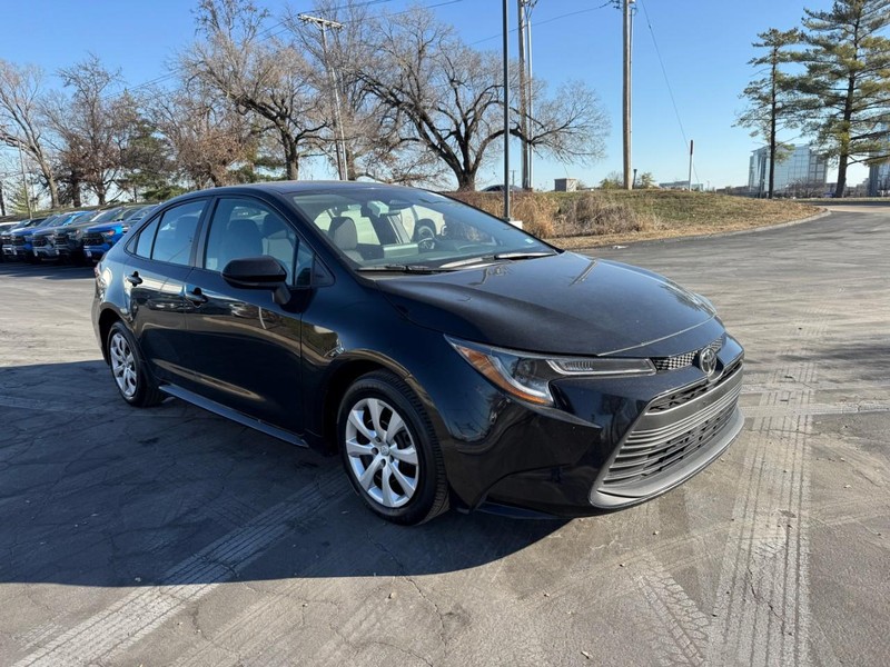 Toyota Corolla Vehicle Full-screen Gallery Image 8