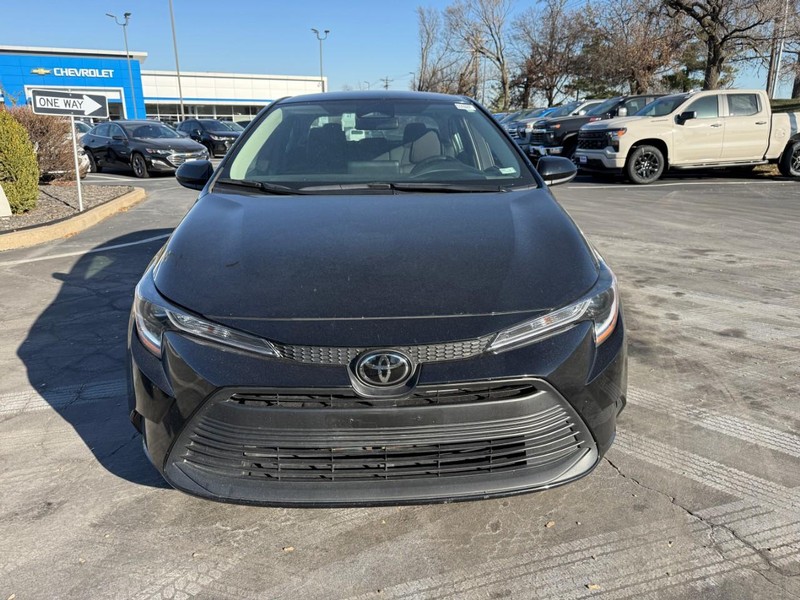 Toyota Corolla Vehicle Full-screen Gallery Image 9