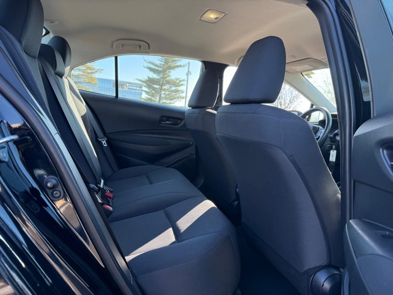 Toyota Corolla Vehicle Full-screen Gallery Image 10