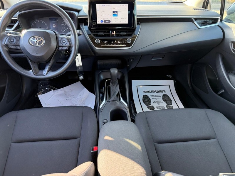 Toyota Corolla Vehicle Full-screen Gallery Image 11