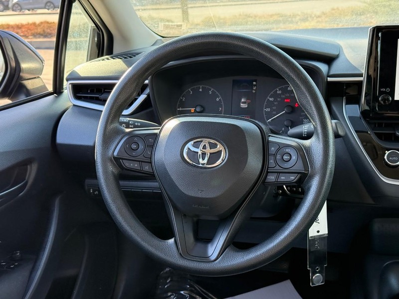 Toyota Corolla Vehicle Full-screen Gallery Image 12