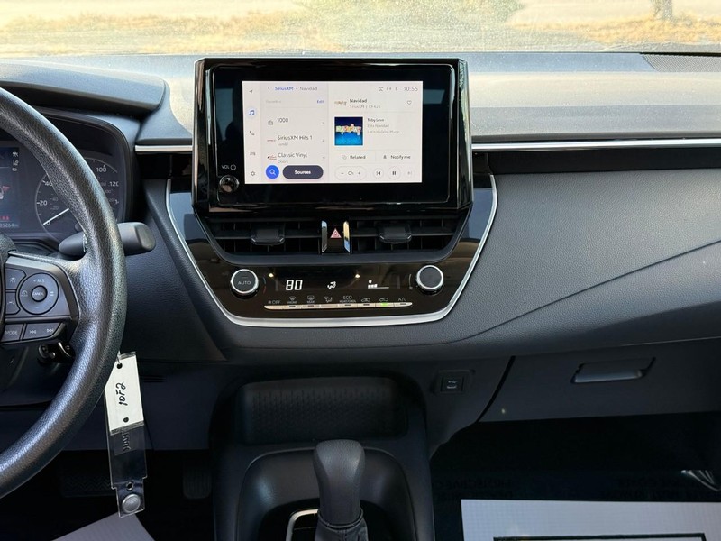 Toyota Corolla Vehicle Full-screen Gallery Image 13