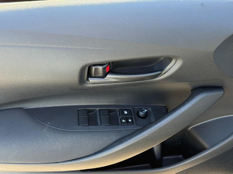 Toyota Corolla Vehicle Full-screen Gallery Image 15