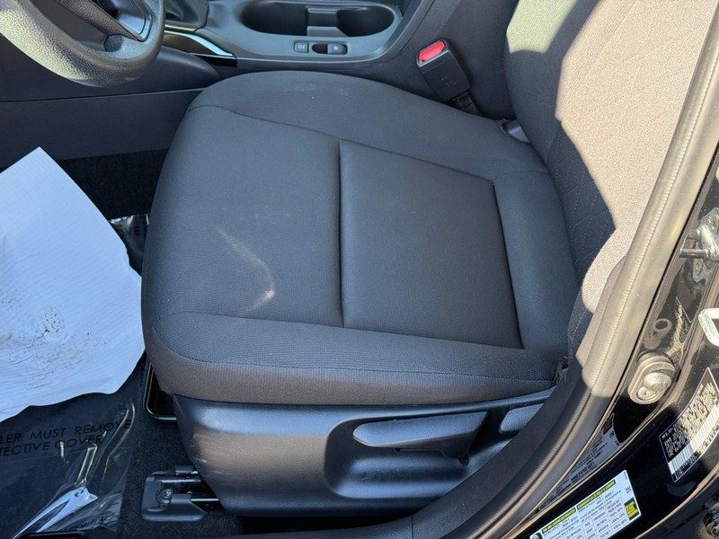 Toyota Corolla Vehicle Full-screen Gallery Image 16