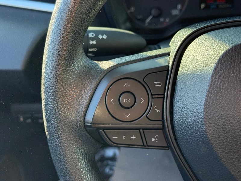 Toyota Corolla Vehicle Full-screen Gallery Image 18