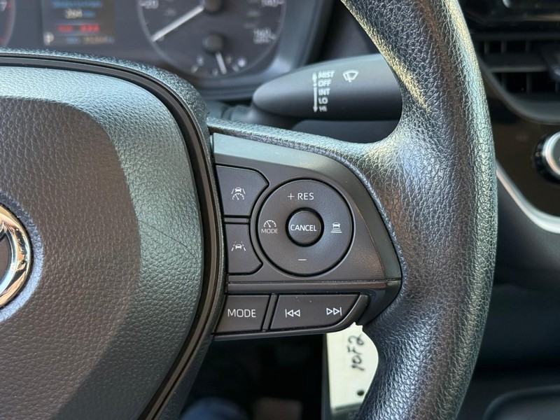 Toyota Corolla Vehicle Full-screen Gallery Image 19