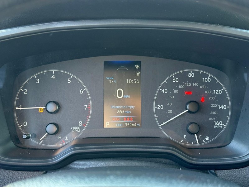 Toyota Corolla Vehicle Full-screen Gallery Image 20